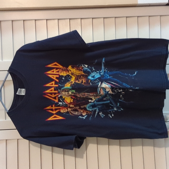 Gildan Tops - Def Leppard black T-shirt 2016 tour size XL